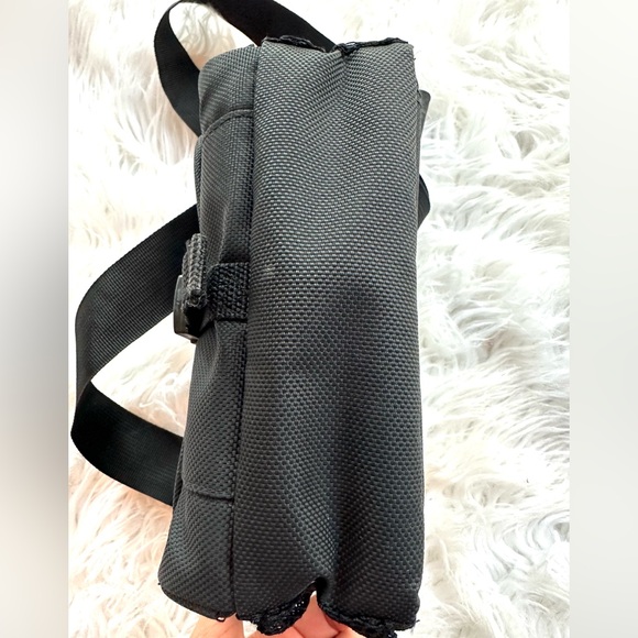 Pokemon Vintage Gameboy Game Carrying Case
Nintendo Authentic W/ Crossbody Strap - Picture 7 of 14